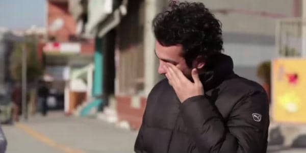 Kamu Tidak Akan Menyangka Apa yang Seisi Kota Istanbul Lakukan Untuk Pria Tuna Rungu Ini