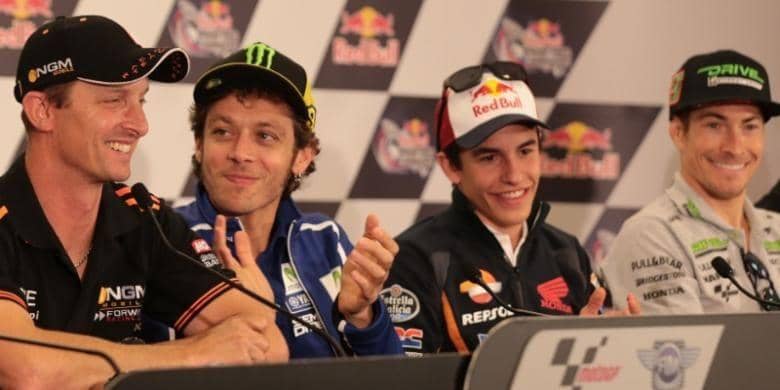 Perselisihan Rossi VS Marquez Menodai Sportivitas MotoGP