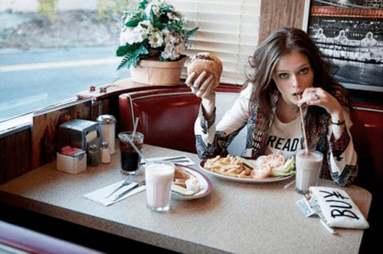 Khusus Untuk yang Makannya Lama, Kamu Perlu Hati-hati Sama Hal-hal Ini