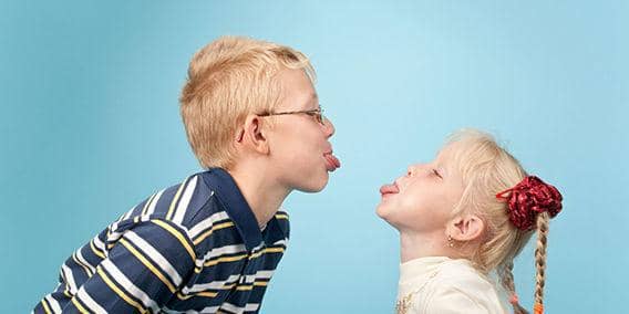 Jangan Bohong! Ini Kan Perasaanmu Ketika Selalu Dibanding-bandingkan dengan Saudaramu?