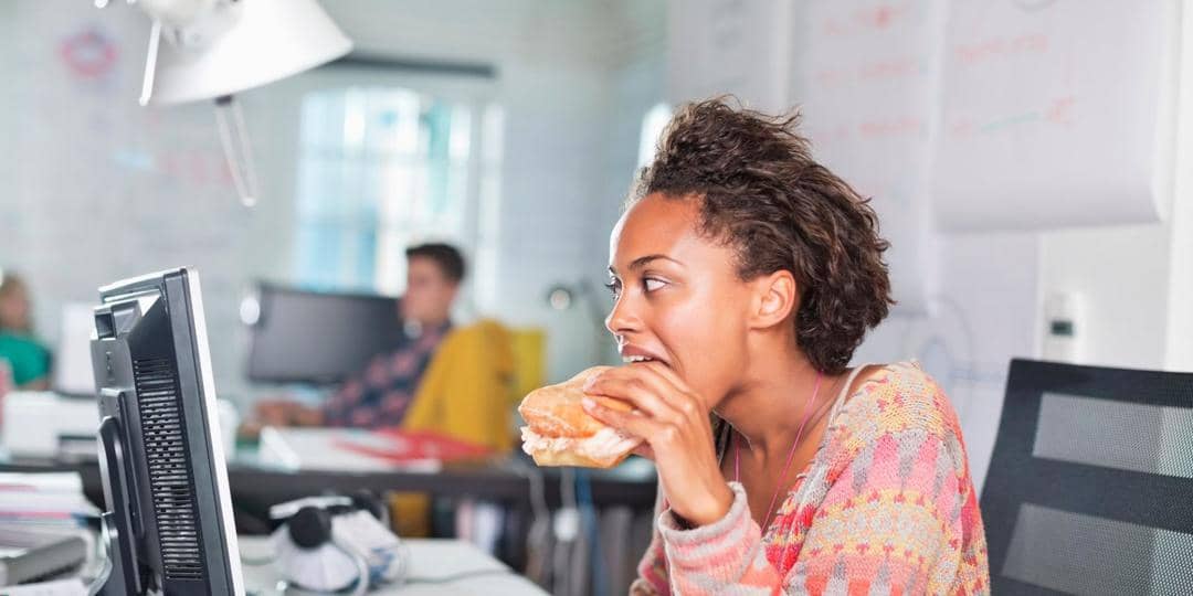 Jangan Gengsi, Ini 10 Keuntungan Kalau Kamu Bawa Bekal ke Kantor!