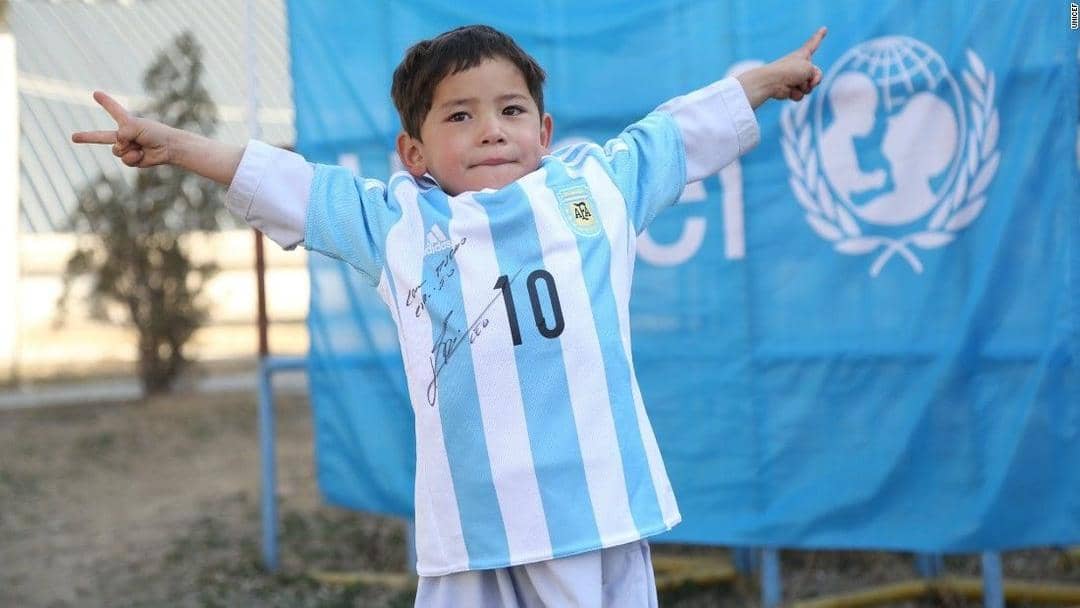 Populer Berkat "Jersey Kresek Messi", Bocah Afghanistan Ini Diburu Taliban