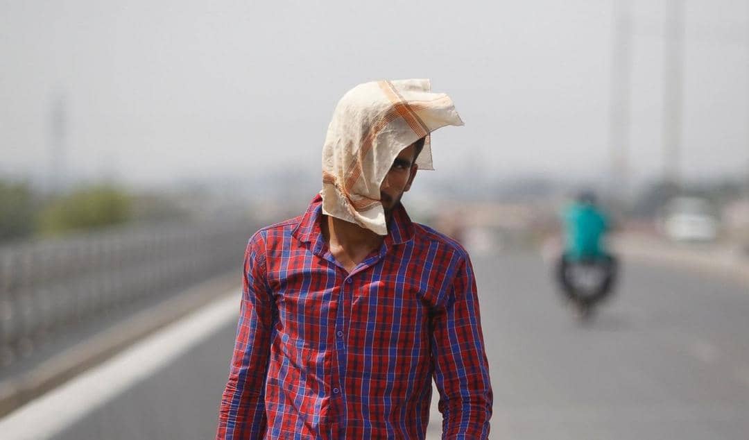 Tertangkap Kamera: Panas Ekstrim Bikin Jalan Aspal di India Meleleh!