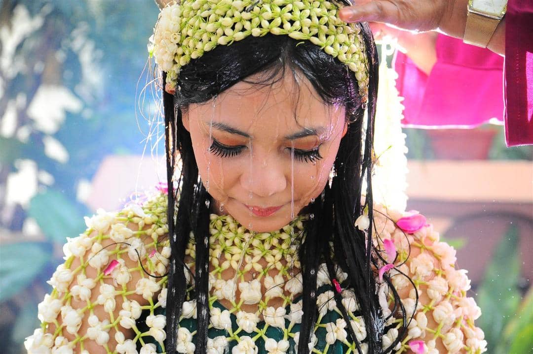 11 Prosesi Pernikahan Adat Jawa Ini Dinilai Ribet, Padahal Punya Makna yang Indah Lho!