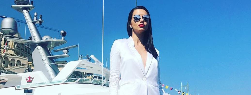 instagram.com/adrianalima