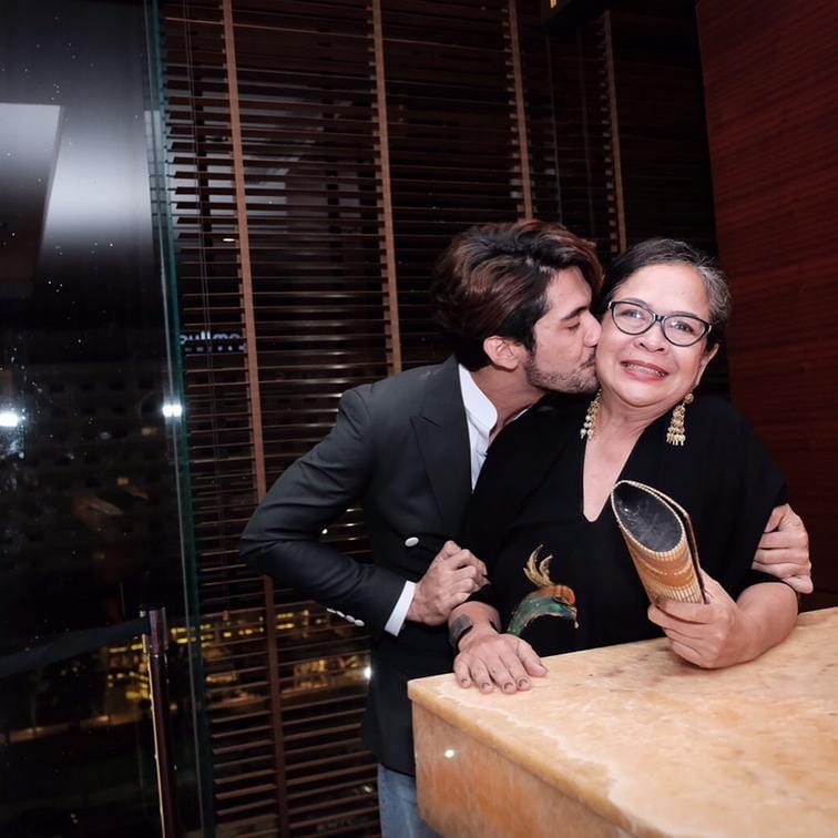 instagram.com/pofficialpilarez