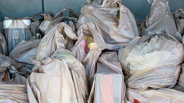 KANTUNG PLASTIK. Saatnya berkontribusi mengurangi konsumsi kantung plastik dengan menggunakannya kembali. Foto oleh Rappler