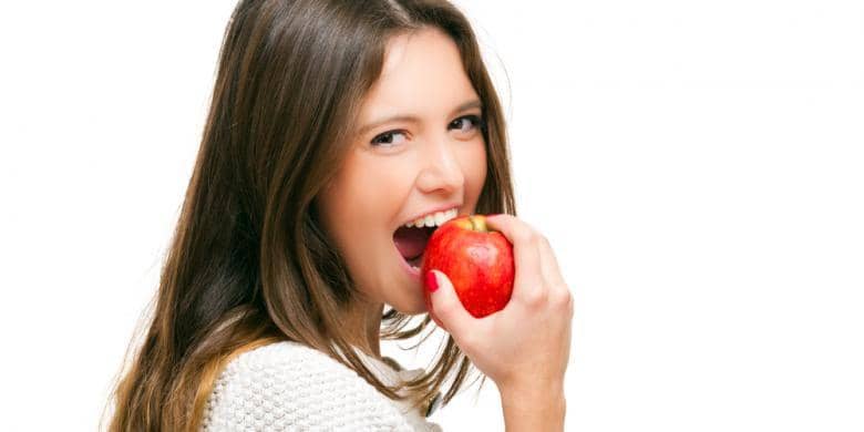 Ilustrasi makan buah (health.kompas.com)