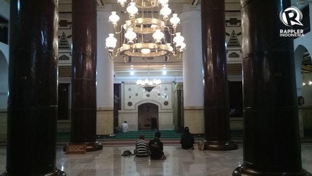 DISKUSI. Ruangan utama Masjid Agung Demak yang konon dipakai untuk berdiskusi Walisongo dengan Raden Patah. Foto oleh Fariz Fardianto/Rappler