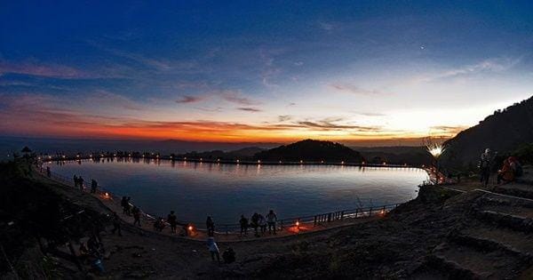 Pesona sunset di Embung Nglanggeran