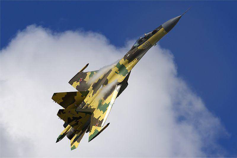 Pesawat Tempur buatan Rusia Sukhoi Su-35
