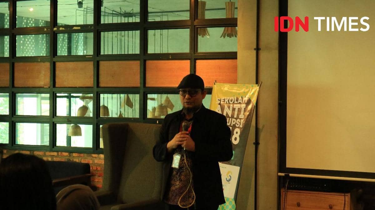 (Penyidik senior Komisi Pemberantasan Korupsi, Novel Baswedan)