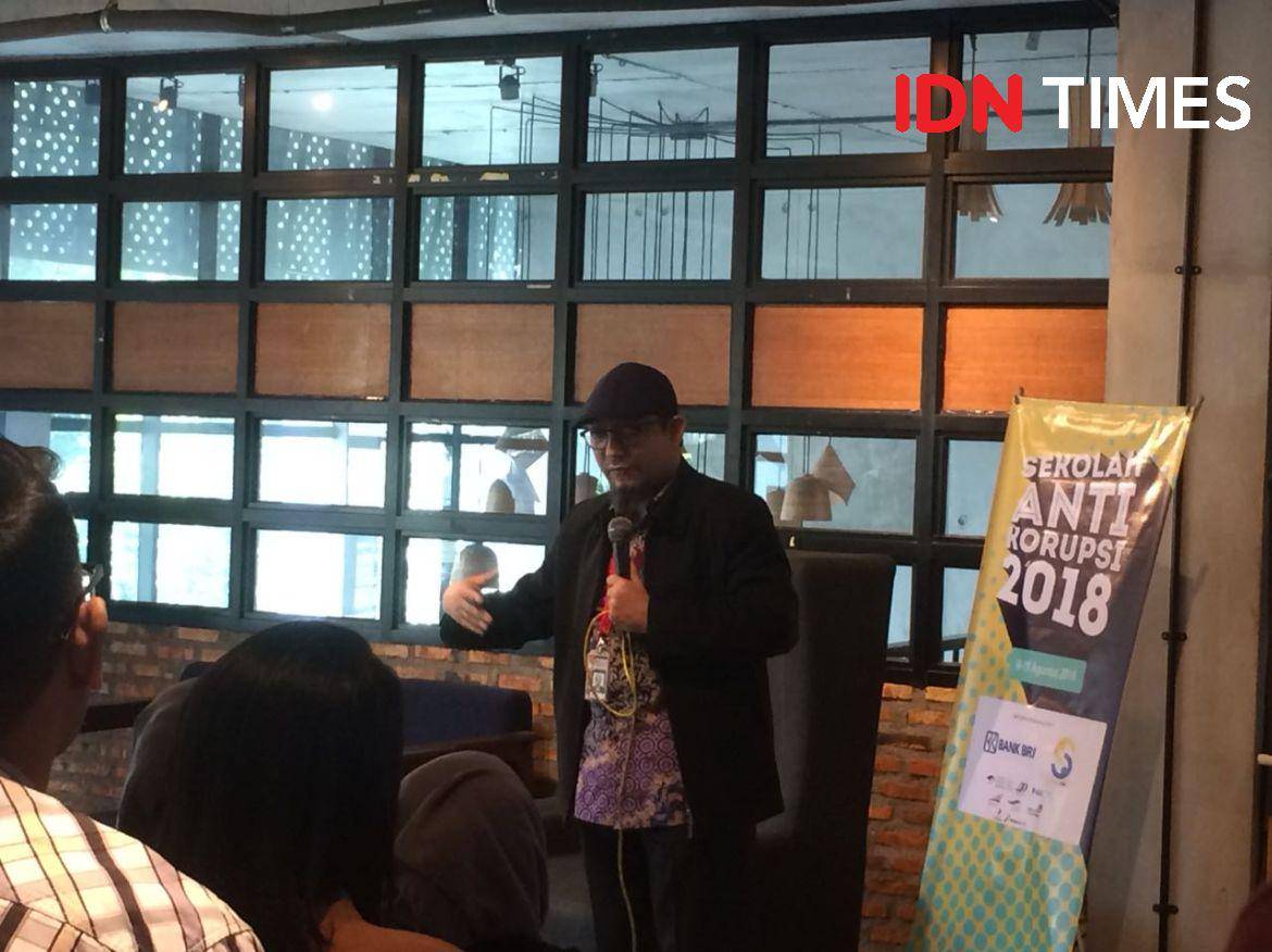 (Penyidik senior Komisi Pemberantasan Korupsi, Novel Baswedan)