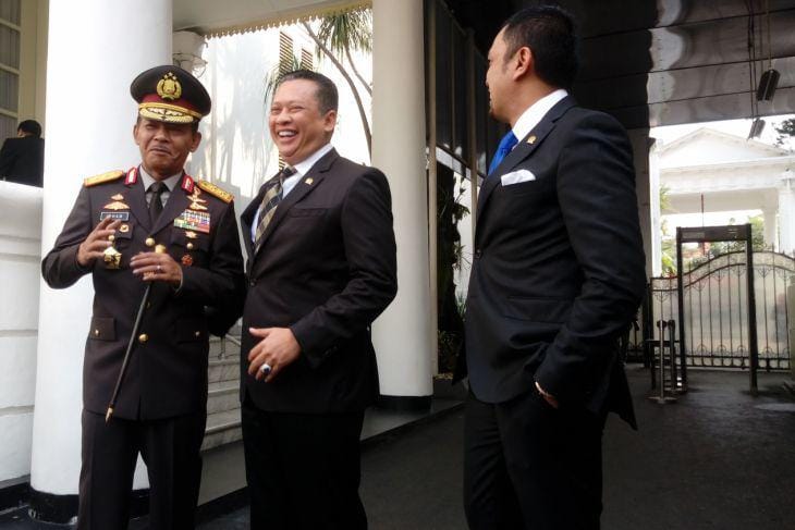 (Kapolda Metro Jaya Idham Azis bersama Ketua DPR Bambang Soesatyo)