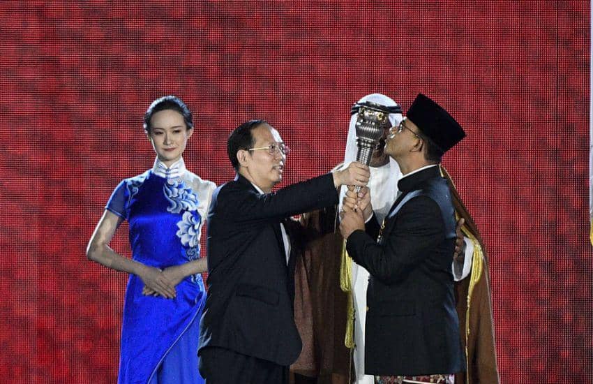Anies Baswedan cium obor Asian Games