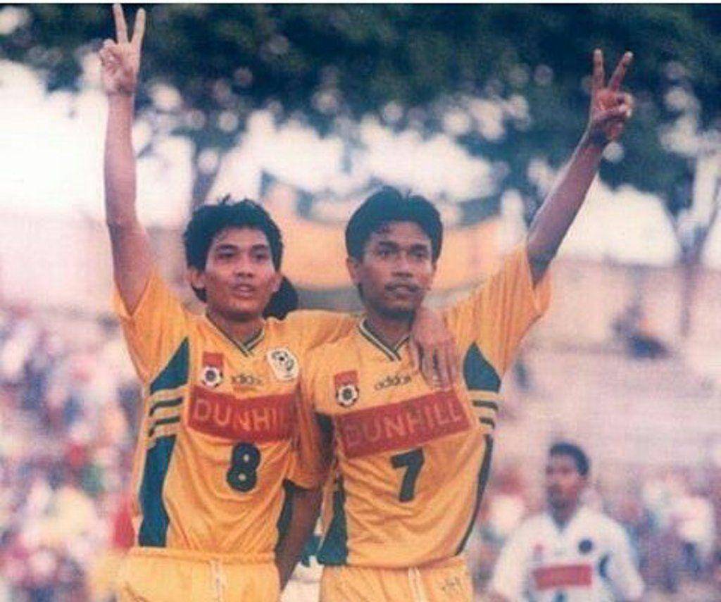 Ning Syaifulloh dan Widodo Cahyono Putro, dua pemain legenda dari Petrokimia Putra Gresik.