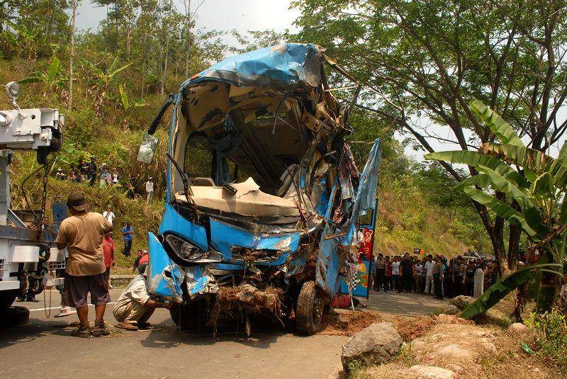 Kecelakaan bus Sukabumi
