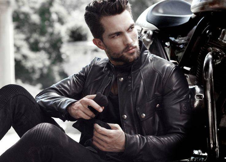 Untuk pengendara motor, wajib menggunakan jaket