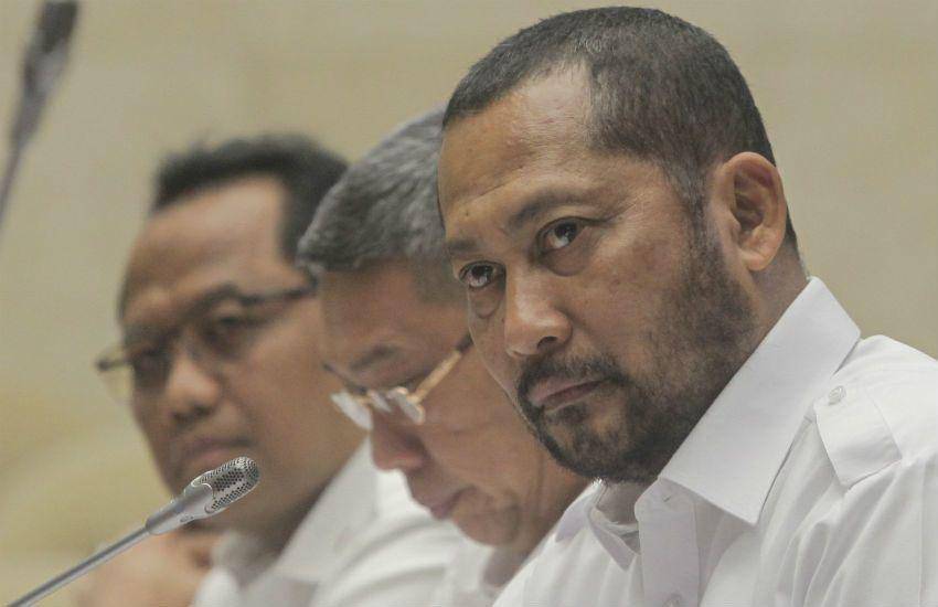 Dirut Perum Bulog Budi Waseso (kanan)