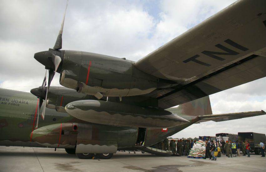 pesawat angkut C-130 Hercules TNI AU