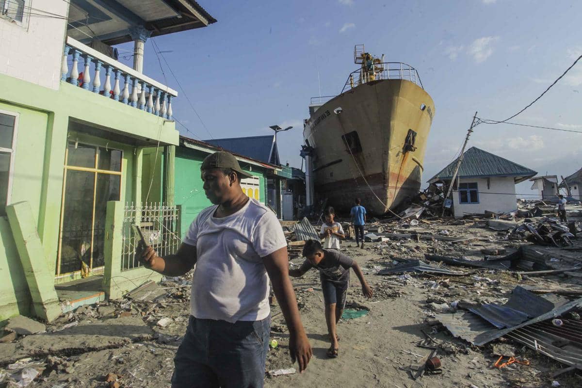 ANTARA FOTO:Muhammad Adimaja-kapal-terdampar-akibat-gempa-tsunami-palu-011018-adm-10.jpg