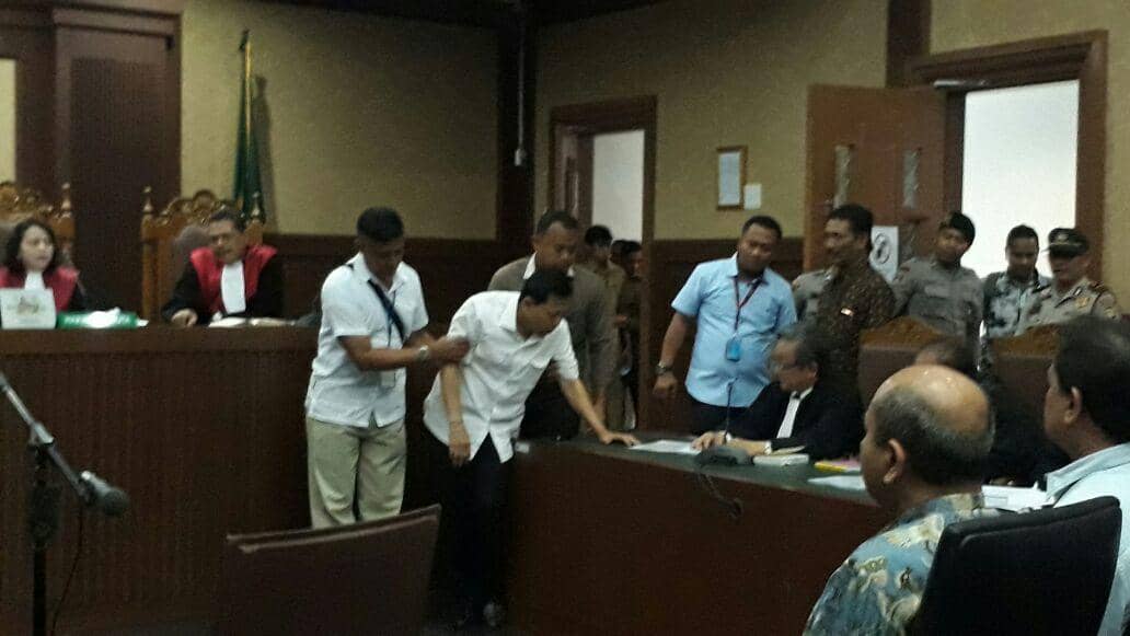(Setya Novanto saat persidangan e-KTP)