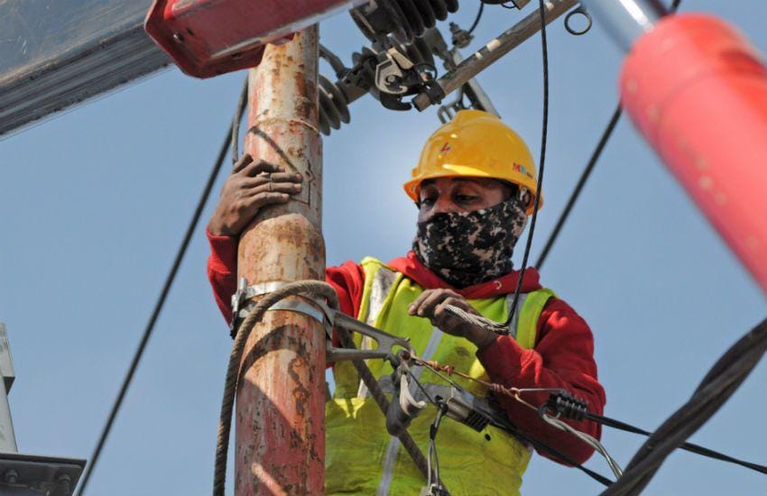 Perbaikan listrik di Palu