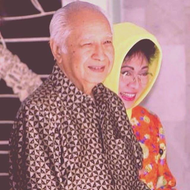 portrait Soeharto dan putri sulung Mbak Tutut