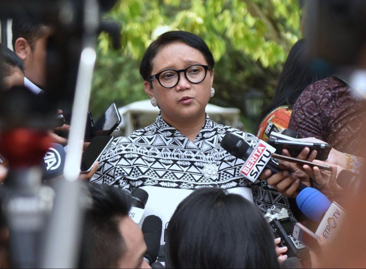 (Menteri Luar Negeri Retno Marsudi)