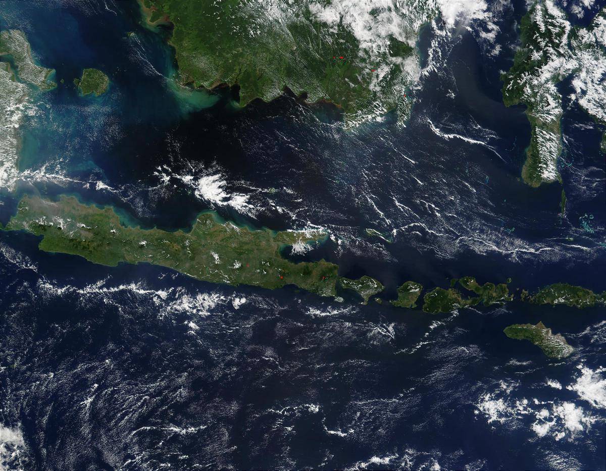 visibleearth.nasa.gov