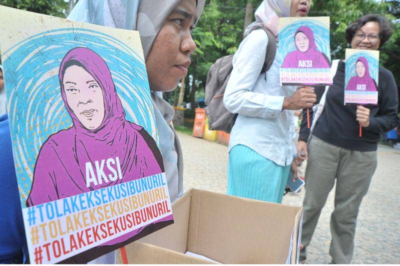 (Dukungan untuk Baiq Nuril Maknun) ANTARA FOTO/Feny Selly