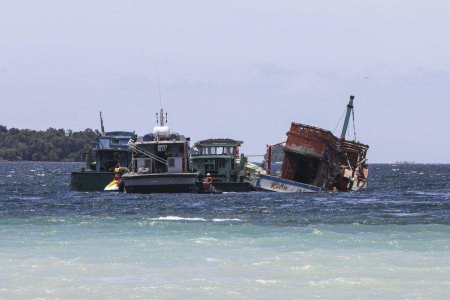 Ilustrasi kapal tenggelam. (ANTARA FOTO/M N Kanwa)