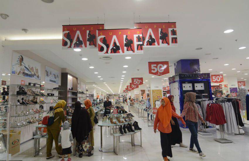 Pusat perbelanjaan mal