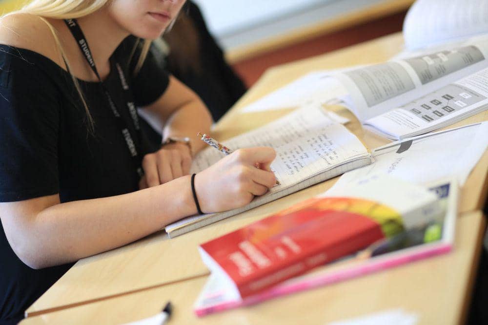 Twitter.com/@bostoncollegeuk