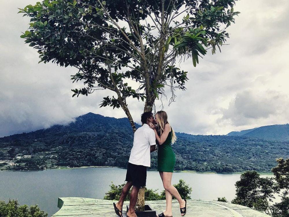 Instagram.com/pollyoddsocks