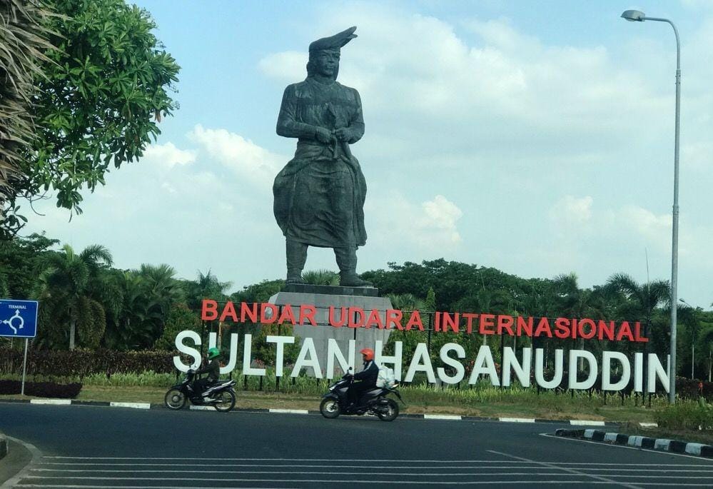Patung Sultan Hasanuddin di Bandara internasional Sultan Hasanuddin Makassar