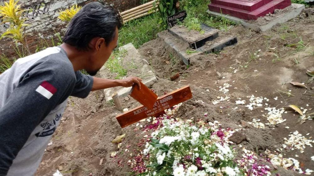 Insiden pemotongan nisan salib Kotagede, Yogyakarta - IDN Times/Yogie Fadila