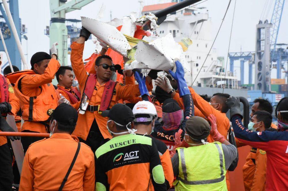(Proses evakuasi penumpang Lion Air JT 610) Istimewa