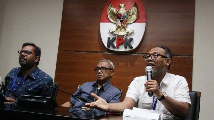 (Bambang Widjojanto, mantan pimpinan KPK <pojok kanan>) ANTARA FOTO/Reno Esnir