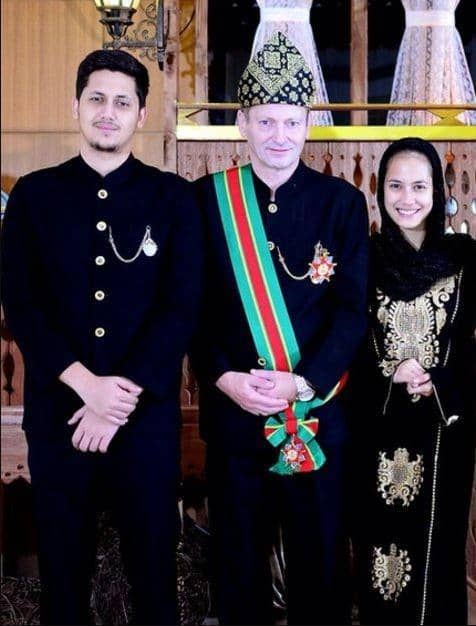 instagram.com/pevpearce/