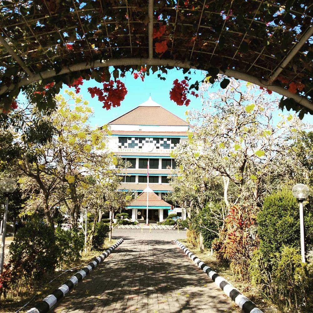 Instagram.com/univ_airlangga