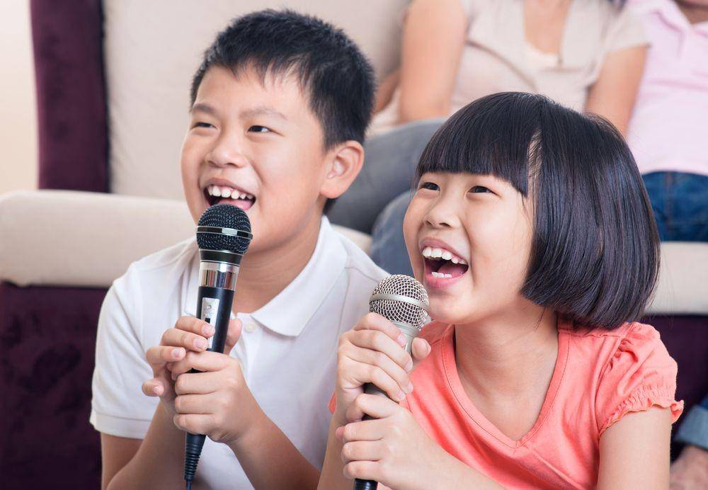 Shutterstock/szefei