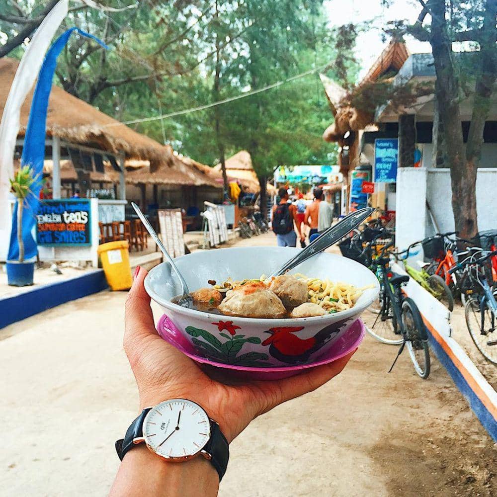 instagram.com/girleatworld