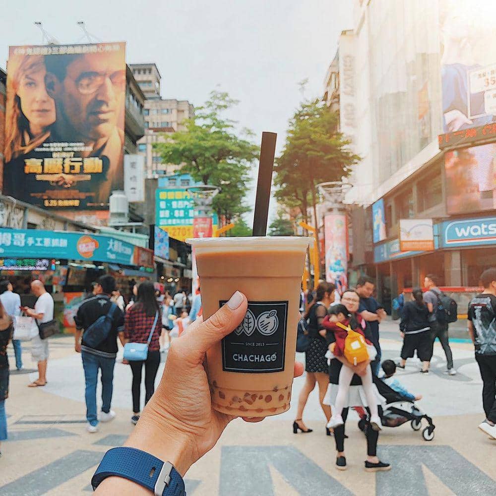 instagram.com/girleatworld