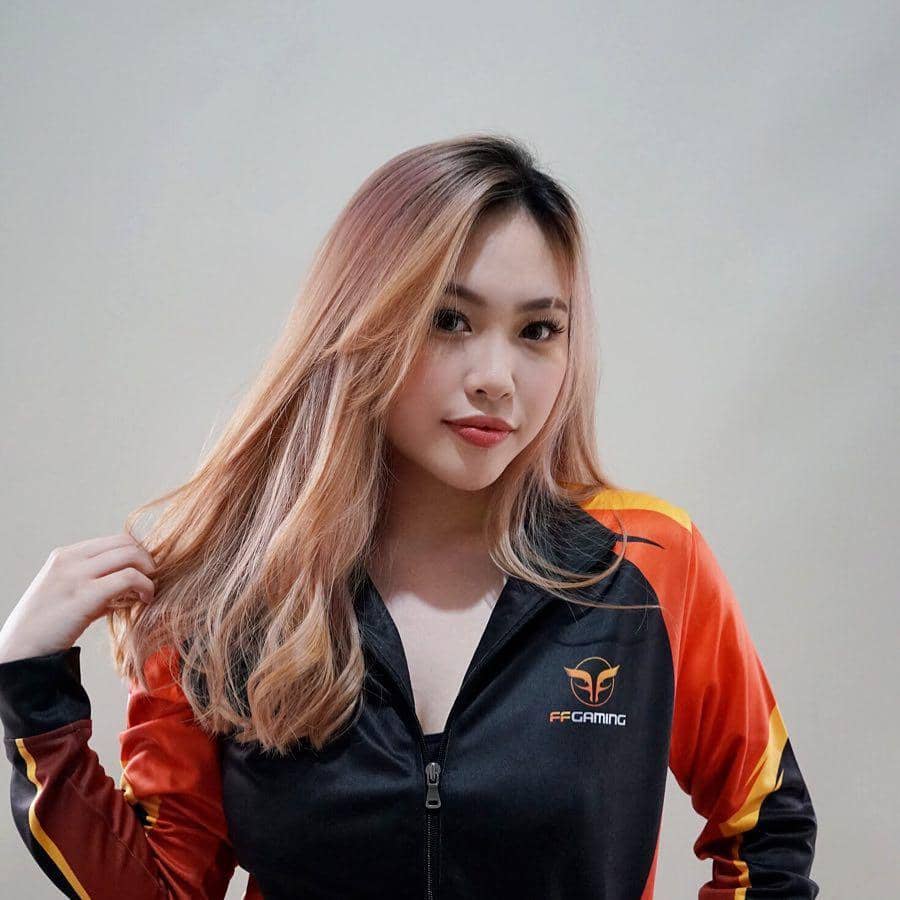 instagram.com/dinavanessaputri