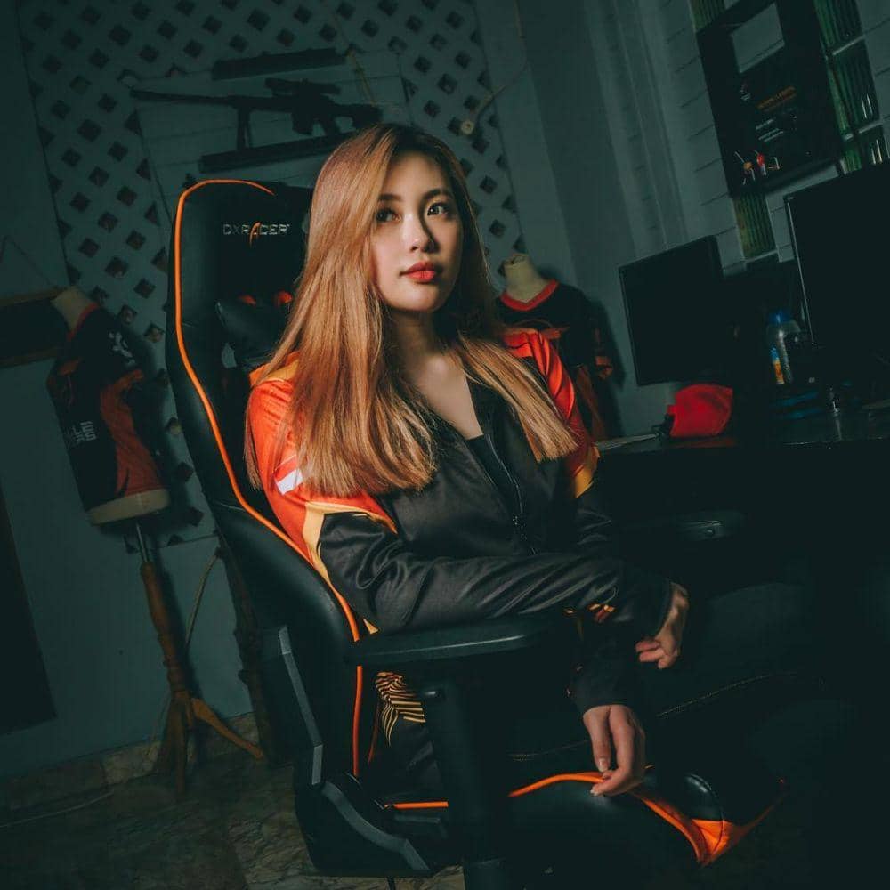 instagram.com/dinavanessaputri