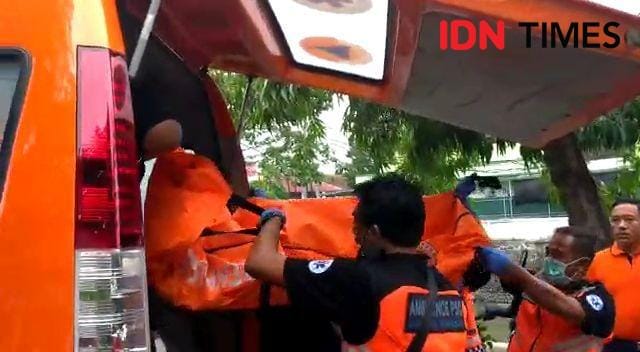 Ilustrasi korban dievakuasi dalam kondisi meninggal. IDN Times/Imam Rosidin