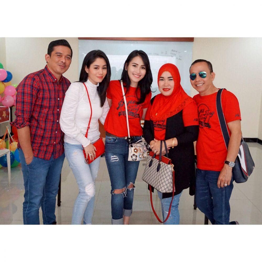 instagram.com/saphira_indah