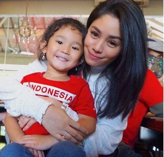 instagram.com/saphira_indah