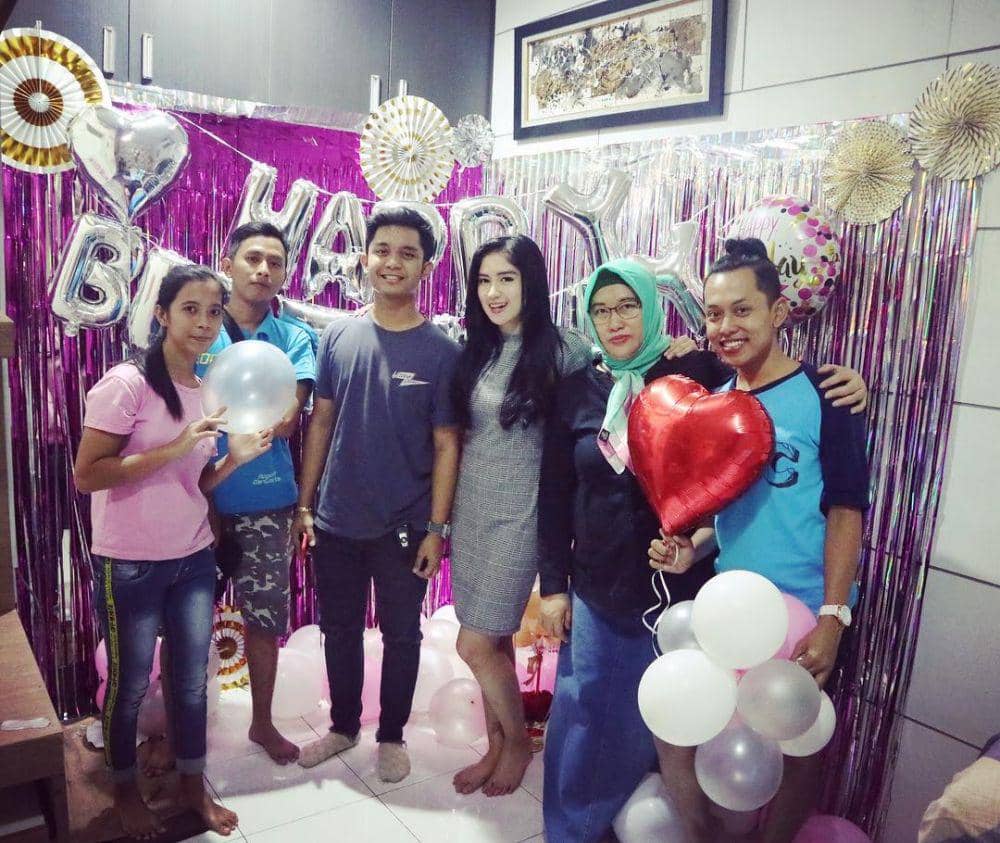 instagram.com/ochi24